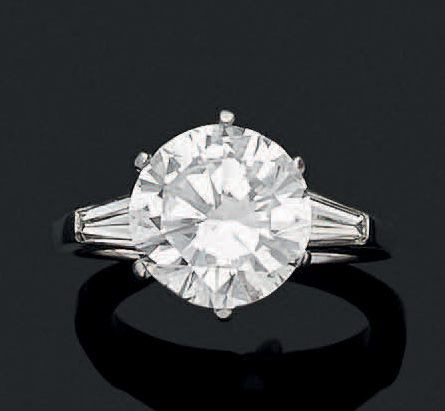 Null Belle bague en platine (850) ornée d'un diamant taille brillant en serti gr&hellip;