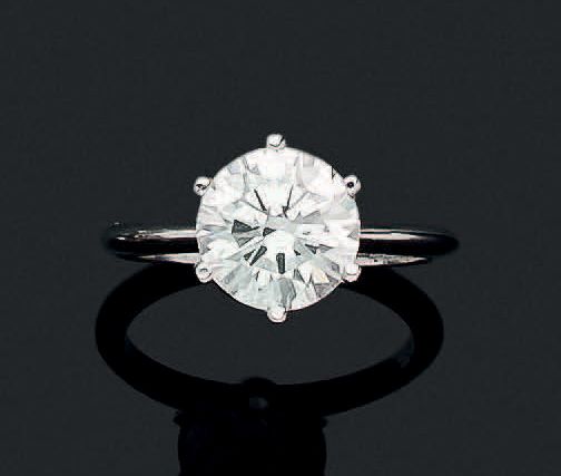 Null Belle bague solitaire en or gris (750) ornée d'un diamant taille brillant e&hellip;