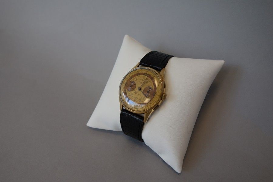 CHRONOGRAPHE SUISSE 

Montre chronomètre bracelet d'homme, boitier rond en or ja&hellip;
