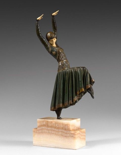 Demeter CHIPARUS (1886-1947) 
Vested Dancer, grand modèle.
Epreuve chryséléphant&hellip;