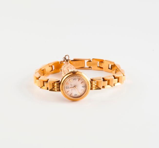 JAEGER LECOULTRE 

Montre bracelet de dame en or jaune (750).

Boîtier circulair&hellip;