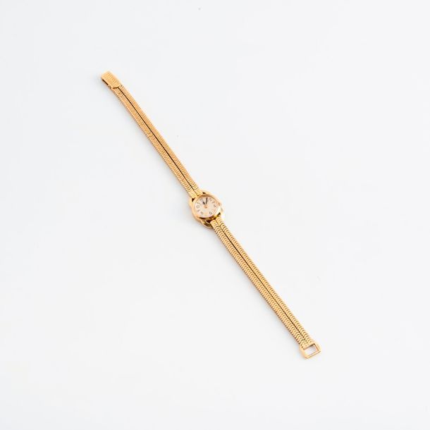 JAEGER LECOULTRE 

Montre bracelet de dame en or jaune (750).

Boîtier rond. 

C&hellip;