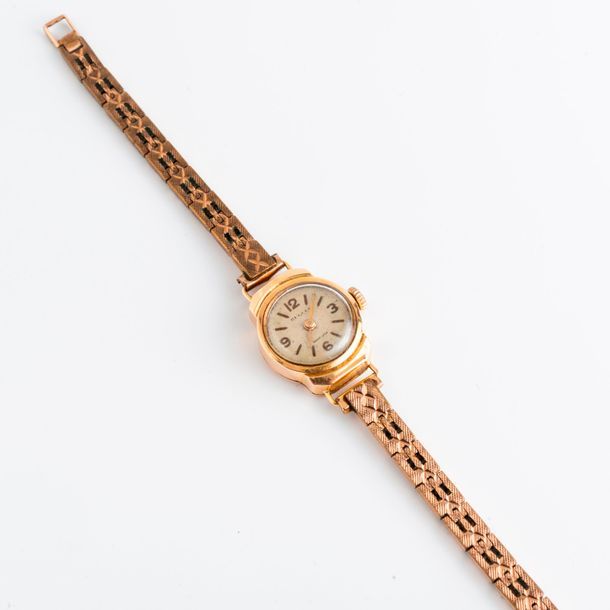REGLIA 

Montre bracelet de dame. 

Boîtier circulaire en or jaune (750). 

Cadr&hellip;