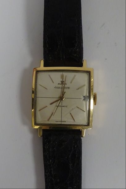 JAEGER LECOULTRE 

Montre bracelet d'homme. 

Boîtier carré en or jaune (750). 
&hellip;