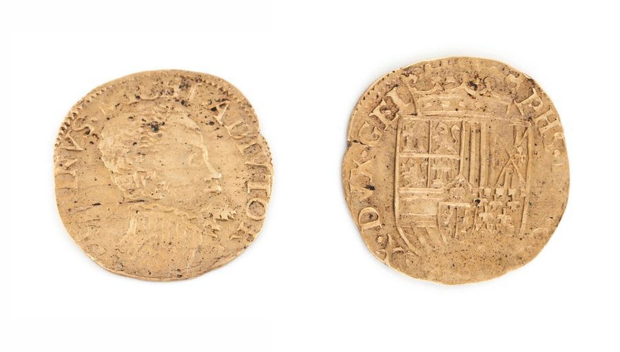 Null PAYS BAS: Gueldre
Philippe II (1555.1576) 1/2 Réal d'or.
Fr.76.
TB à TTB.