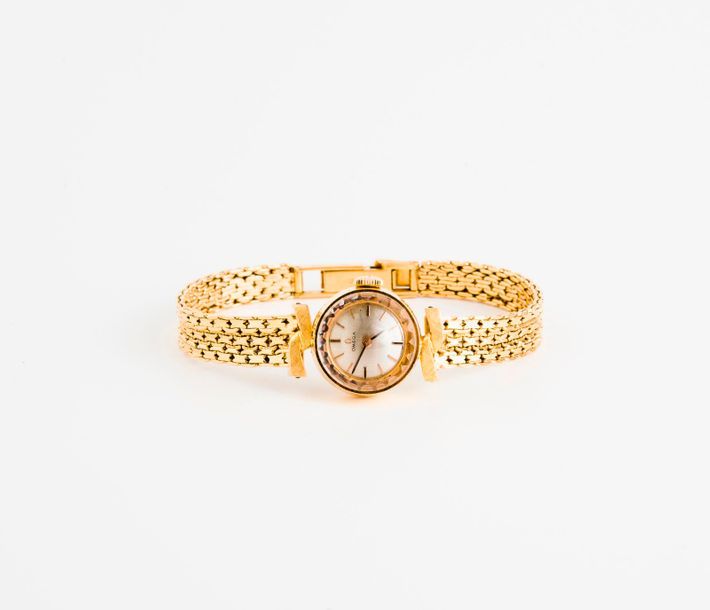 OMEGA 

Montre bracelet de dame en or jaune (750). 

Boîtier circulaire. 

Cadra&hellip;