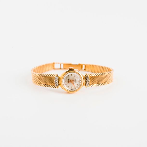 AZUR 

Montre bracelet de dame en or jaune (750) 

Boîtier rond. 

Attaches orné&hellip;