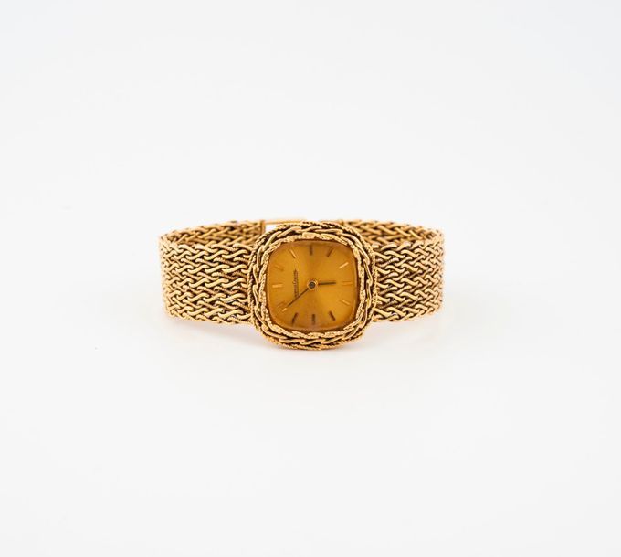 JAEGER LECOULTRE 

Montre bracelet de dame en or jaune (750).

Boitier carré. 

&hellip;