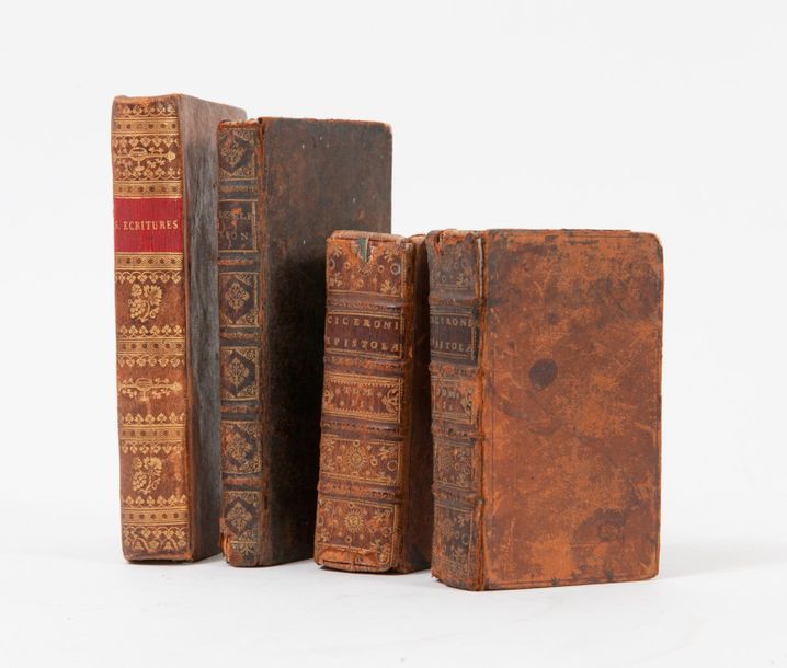 Null Trois livres :

- CICERON

Epistola.

Paris, 1545. 

Deux volumes Tome I et&hellip;