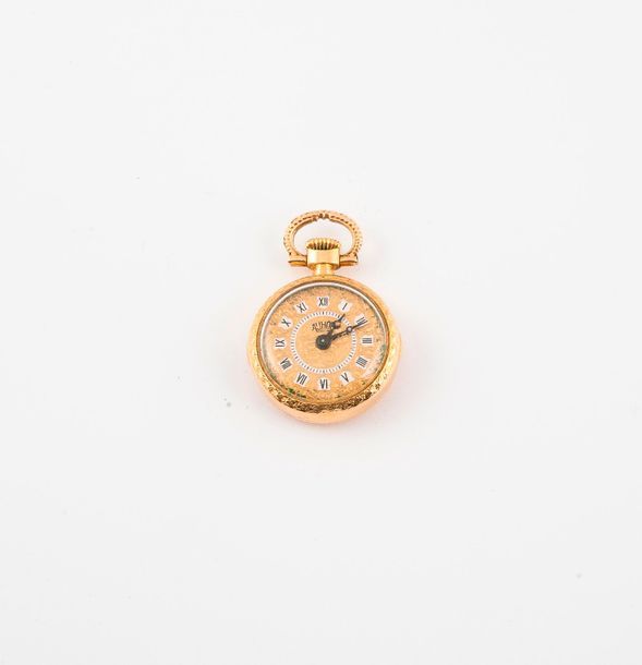 Null Petite montre de col en or jaune (750).

Couvercle arrière à décor ciselé d&hellip;