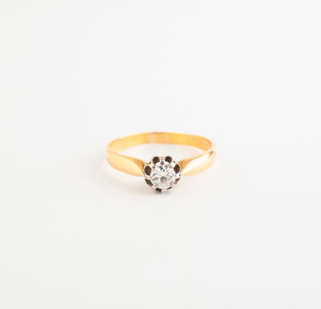Null Bague solitaire en ors jaune et gris (750) ornée d'un diamant taille brilla&hellip;