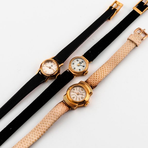 LIP 

Deux montres bracelet de femme. 

Boîtiers ronds en or jaune (750) pour l'&hellip;