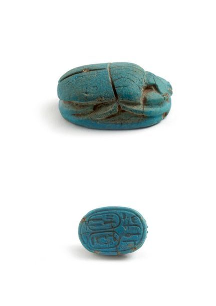 EGYPTE, Nouvel Empire XVIIIème dynastie Scarabée.
Faïence bleue.
Inscription au &hellip;