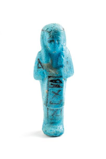Égypte, XXIème dynastie Oushebti.
Faïence bleue, inscription noire au nom du con&hellip;