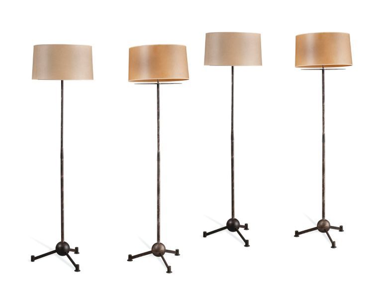 Jacques GRANGE (1944) Quatre lampadaires tripodes, 2007.
En acier, pieds à palet&hellip;