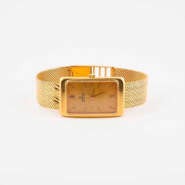 OMEGA 

Montre bracelet d'homme en or jaune (750) 

Boîtier rectangulaire à bord&hellip;