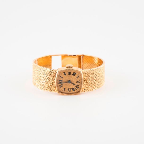 JAEGER 

Montre bracelet de dame en or jaune (750) 

Boîtier carré à bords arron&hellip;