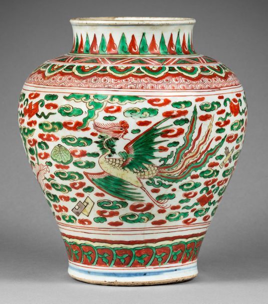 CHINE - PÉRIODE TRANSITION, XVIIE SIÈCLE 
Porcelain baluster-shaped jar decorate&hellip;