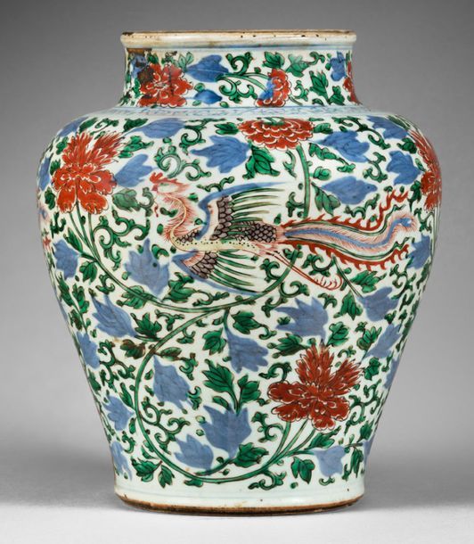 CHINE - PÉRIODE TRANSITION, XVIIE SIÈCLE 
Porcelain baluster-shaped jar decorate&hellip;