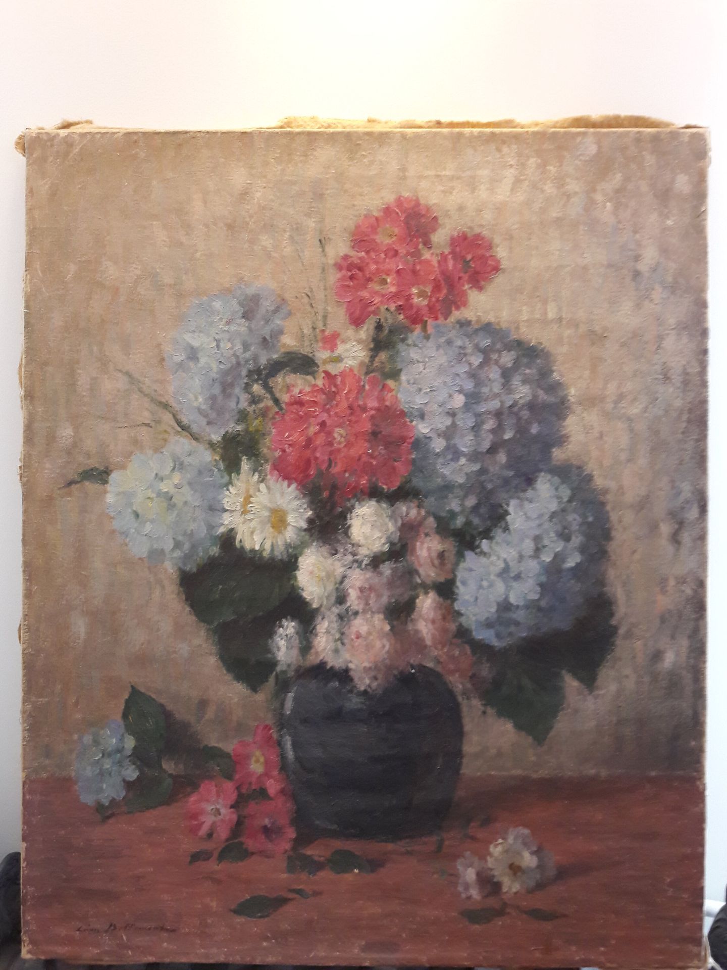 Léon BELLEMONT (1866 - 1961) 
Bouquet varié aux hortensias
Huile sur toile, sign&hellip;