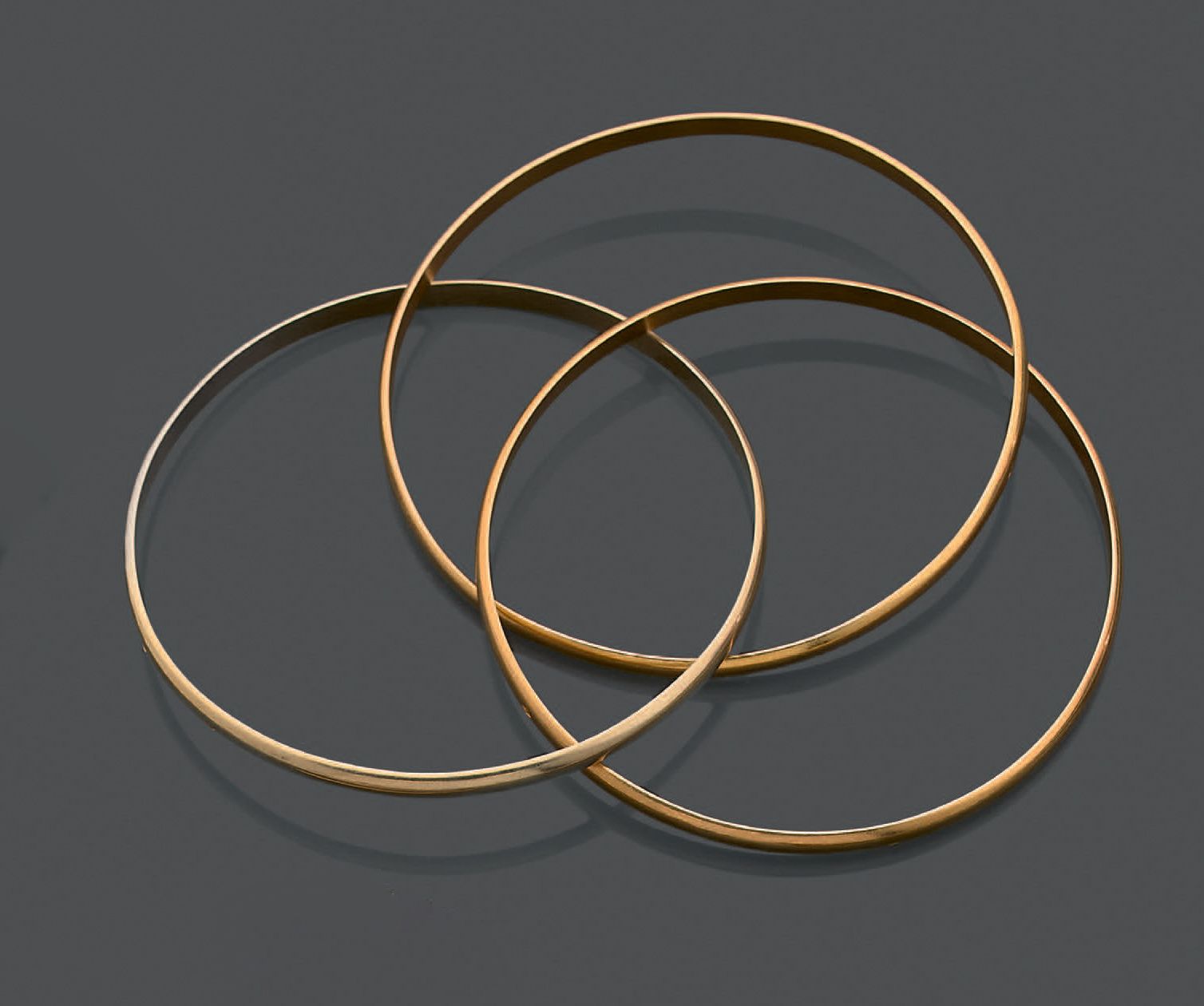 Null Bracelet trois anneaux rigides entrelacés en or 750 millièmes de plusieurs &hellip;