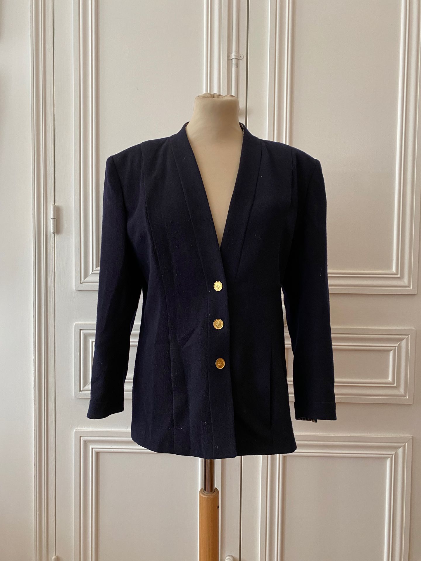 Null CHANEL Boutique
Navy wool jacket, gold metal buttons with Coco Chanel profi&hellip;