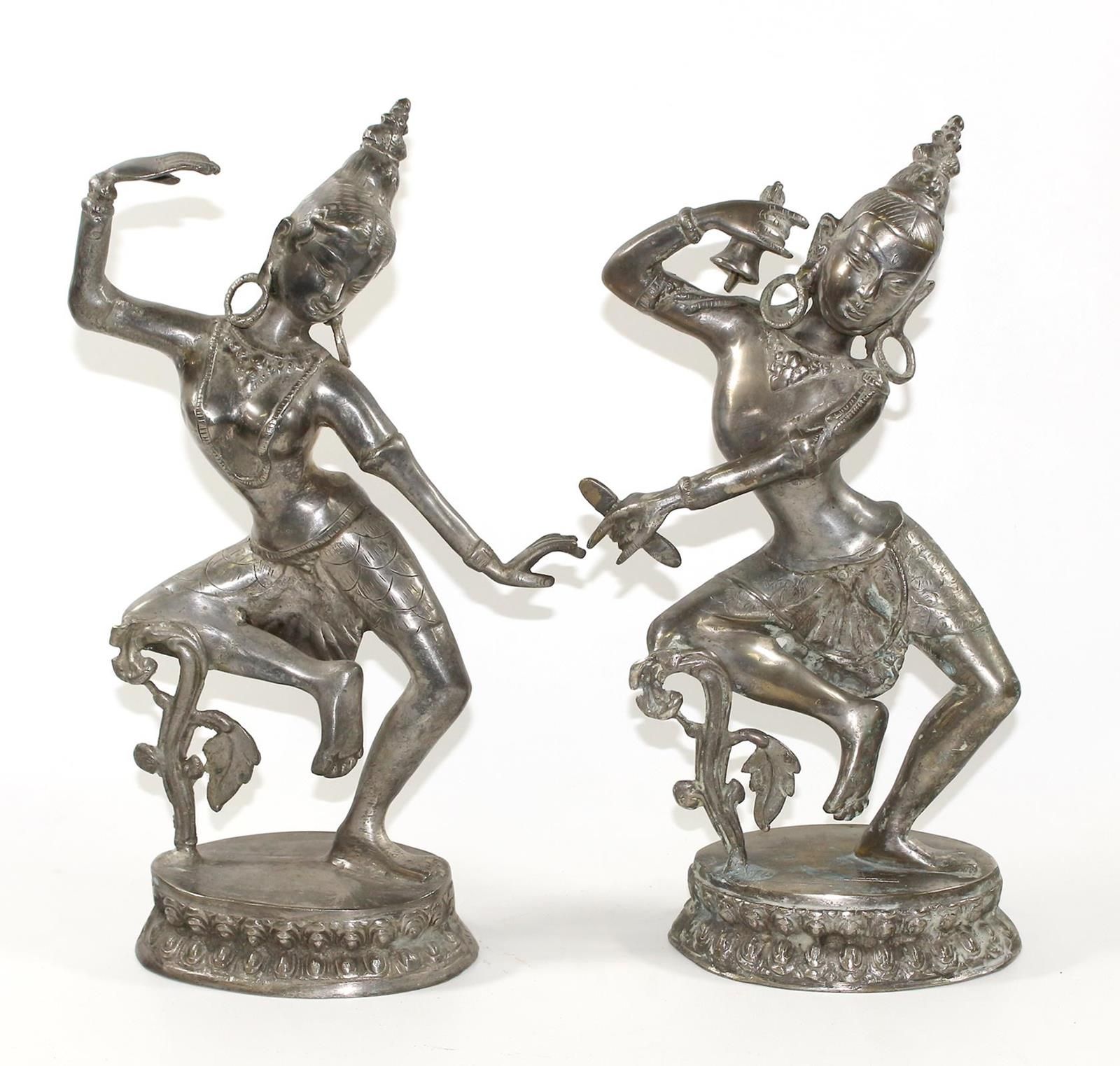Parvati paar Gegenstücke der tanzenden Göttin. Messingguß mit wohl Versilberung.&hellip;