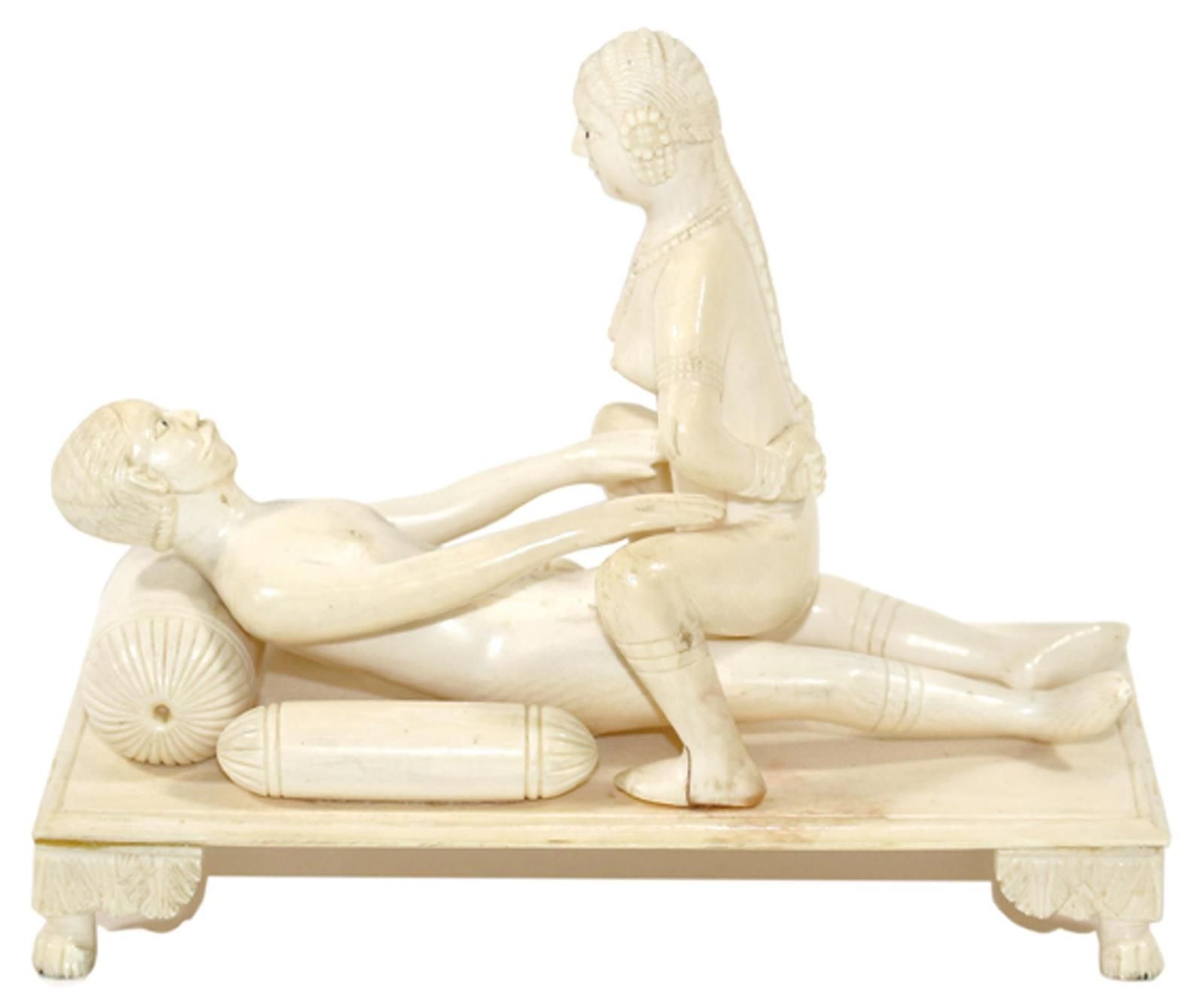 Erotika Elfenbeinschnitzerei. India 19th c. Finely carved ivory lovers in the nu&hellip;