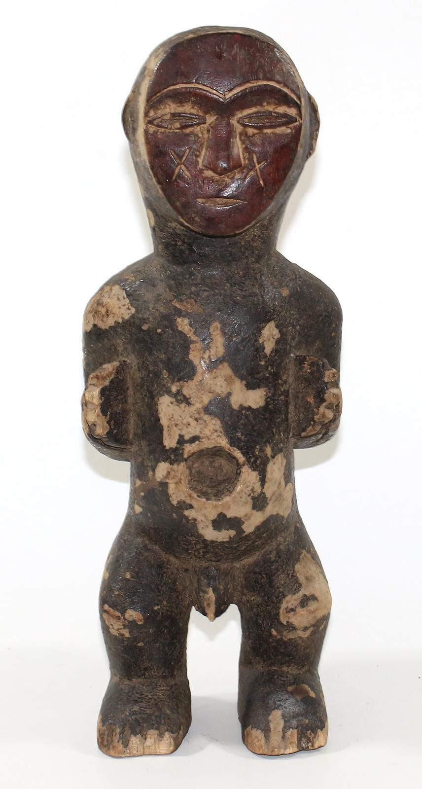 Tsogo Ahnenfigur Gabon. Figure ancestrale ou rituelle, en bois à patine sombre. &hellip;