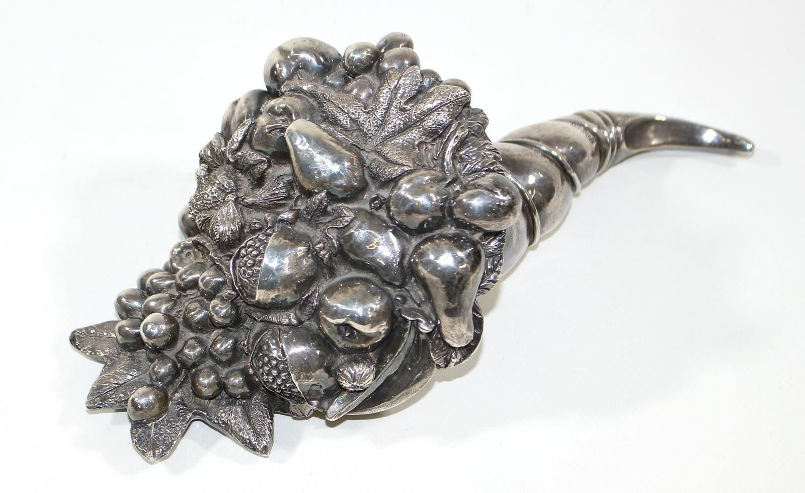 Füllhorn Silber Italia s. XX Resina con lámina de plata de ley 925. Sellado vari&hellip;