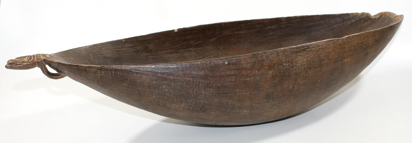 Sepik Papua Neuguinea authentique bol rituel. Coupe longitudinale ovoïde en bois&hellip;