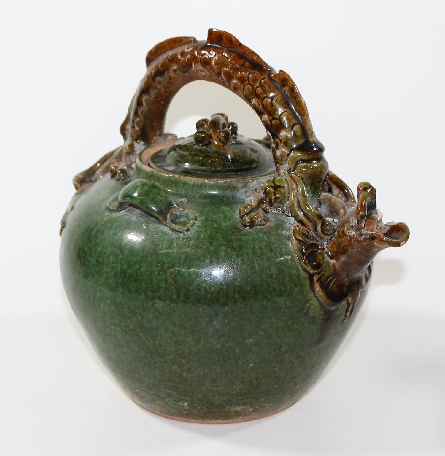 China paar Teekannen. Stoneware glazed green and green-brown. Hexagonal jug with&hellip;