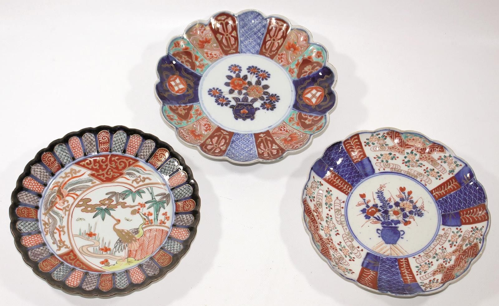 3 Imari Teller with polychrome, multi-pass cartouches. Probably 18th/19th c. D: &hellip;