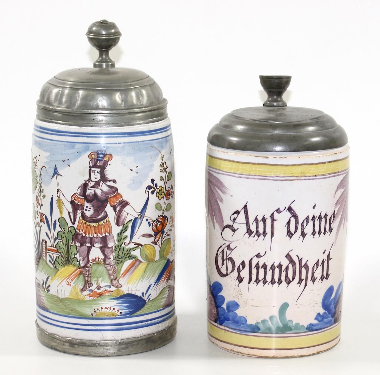 2 Walzenkrüge 可能是拜罗伊特。滚筒壶，带锡制盖子的支架。日期为1756年，画有骑士、风景、树木和花朵。旧的。附带一个可能来自18世纪汉诺威的圆柱形&hellip;