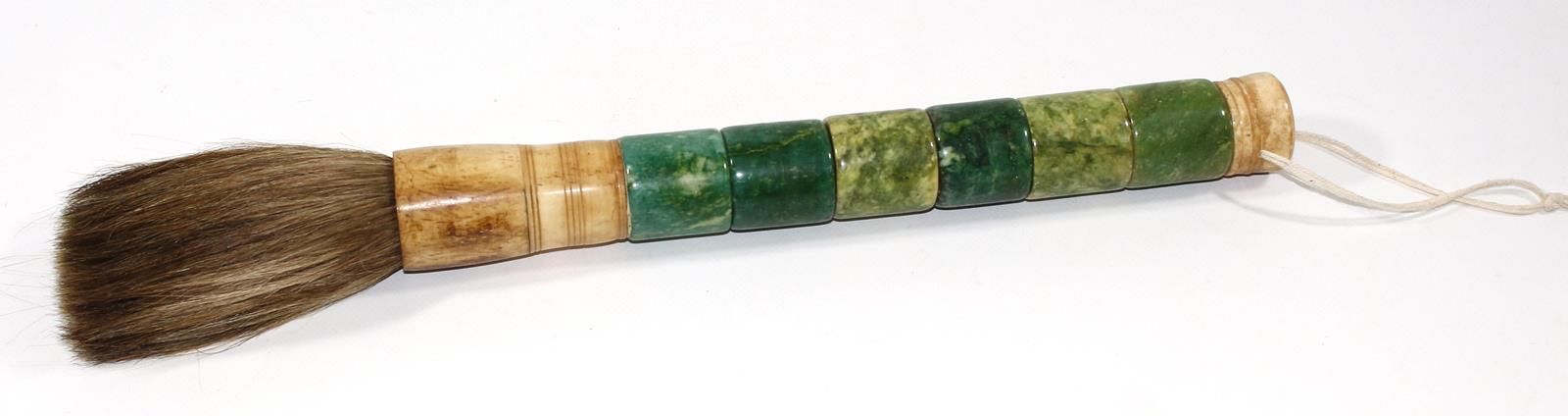 Kalligrafiepinsel Jade, Bein u. Roßhaar. Pinsel, China mit 6 Jade- o. Nepritring&hellip;