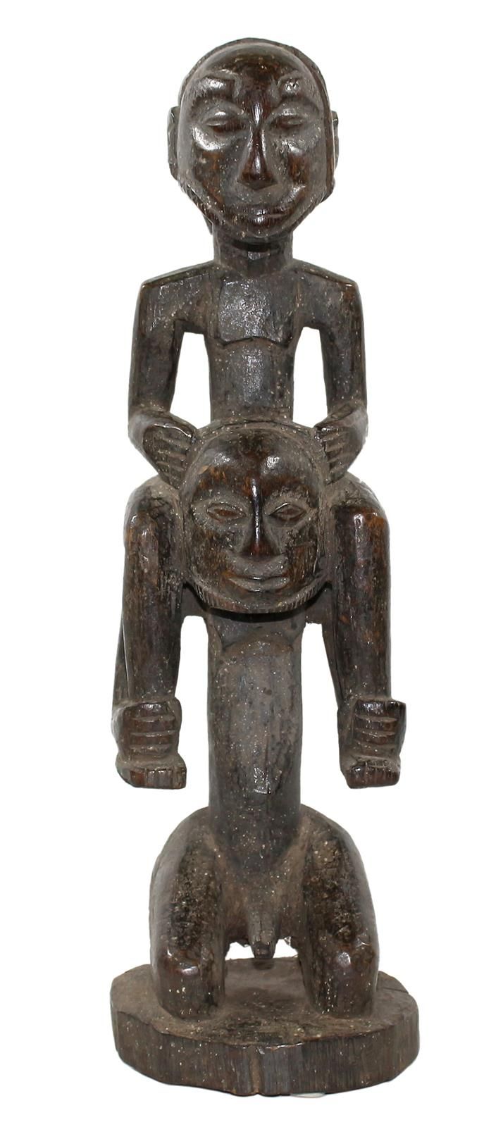 Luba Hembe D.R.Kongo 捎带人物。可能是部落中一个男性成员背上背的侦察兵。黑暗的岁月痕迹。高：46厘米。 慕尼黑沃尔夫冈-内利希博士收藏的旧收&hellip;