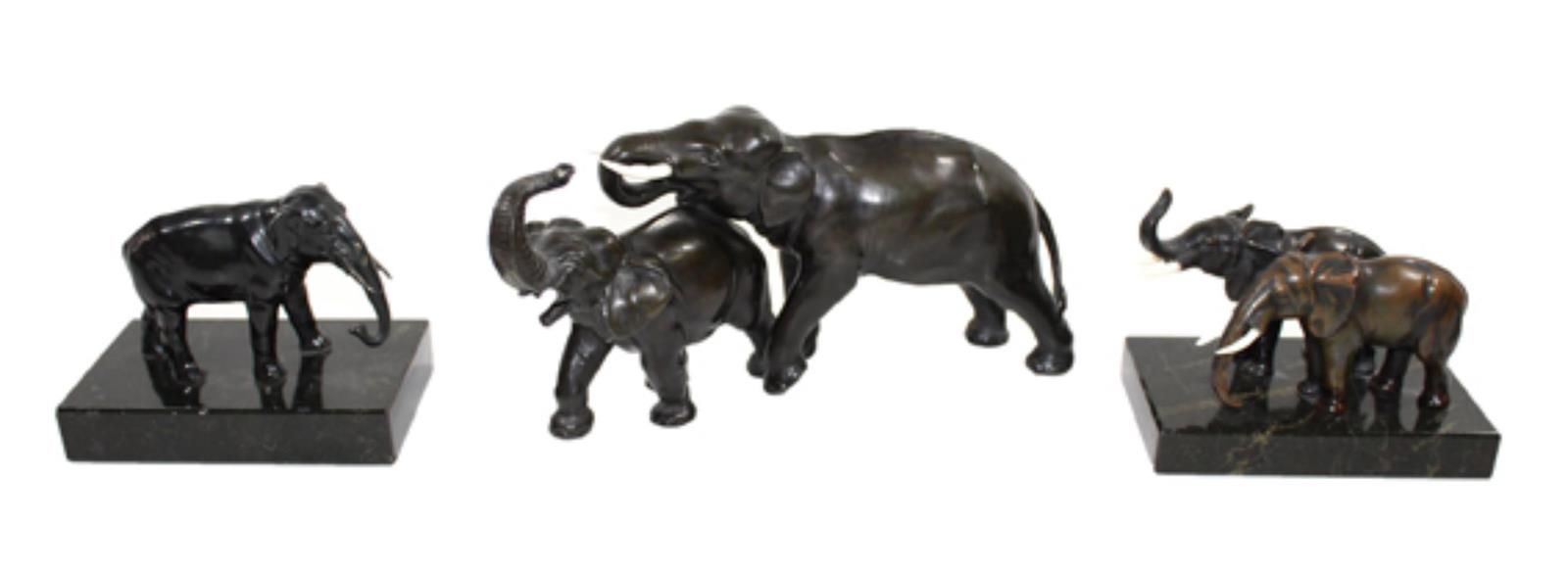 Sammlung avec plus de 60 éléphants en porcelaine, verre, fonte de fer, 3 bronzes&hellip;