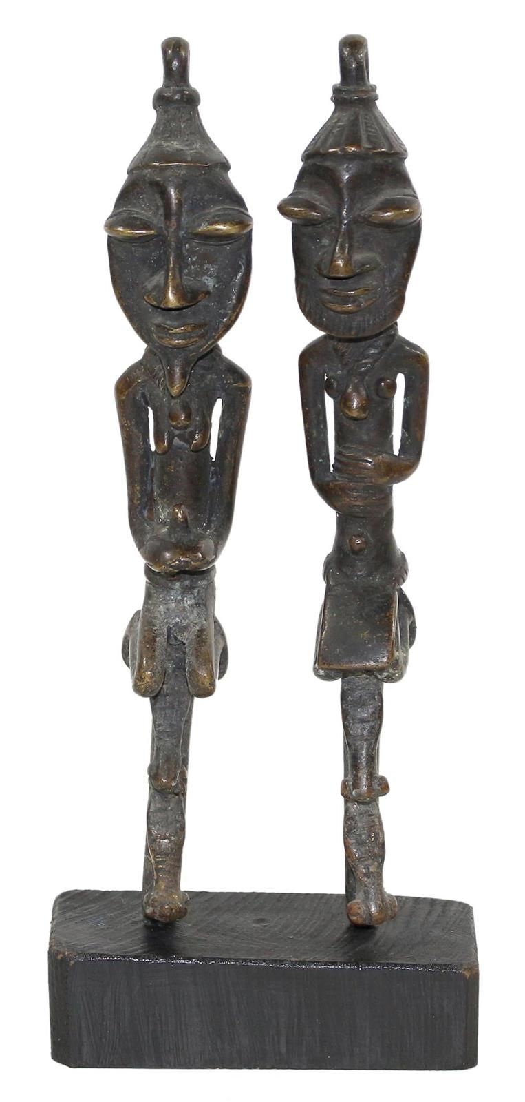 Paar Edanstäbe Yoruba Nigeria. Bronze bars mounted on a wooden base. Important c&hellip;