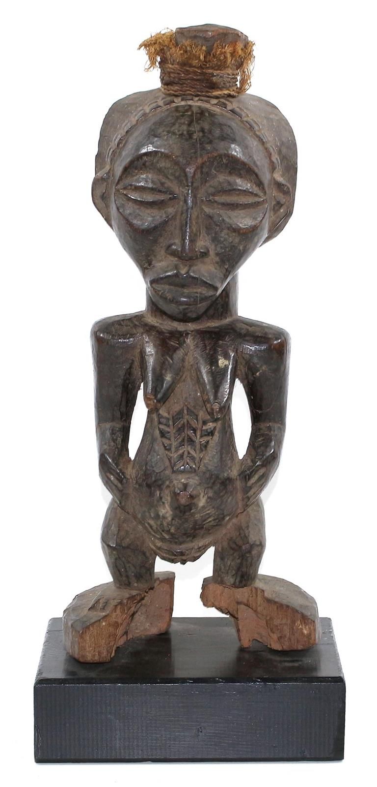 Hemba Frauenfigur Antigua maternidad. Figura femenina embarazada de pie. Levanta&hellip;