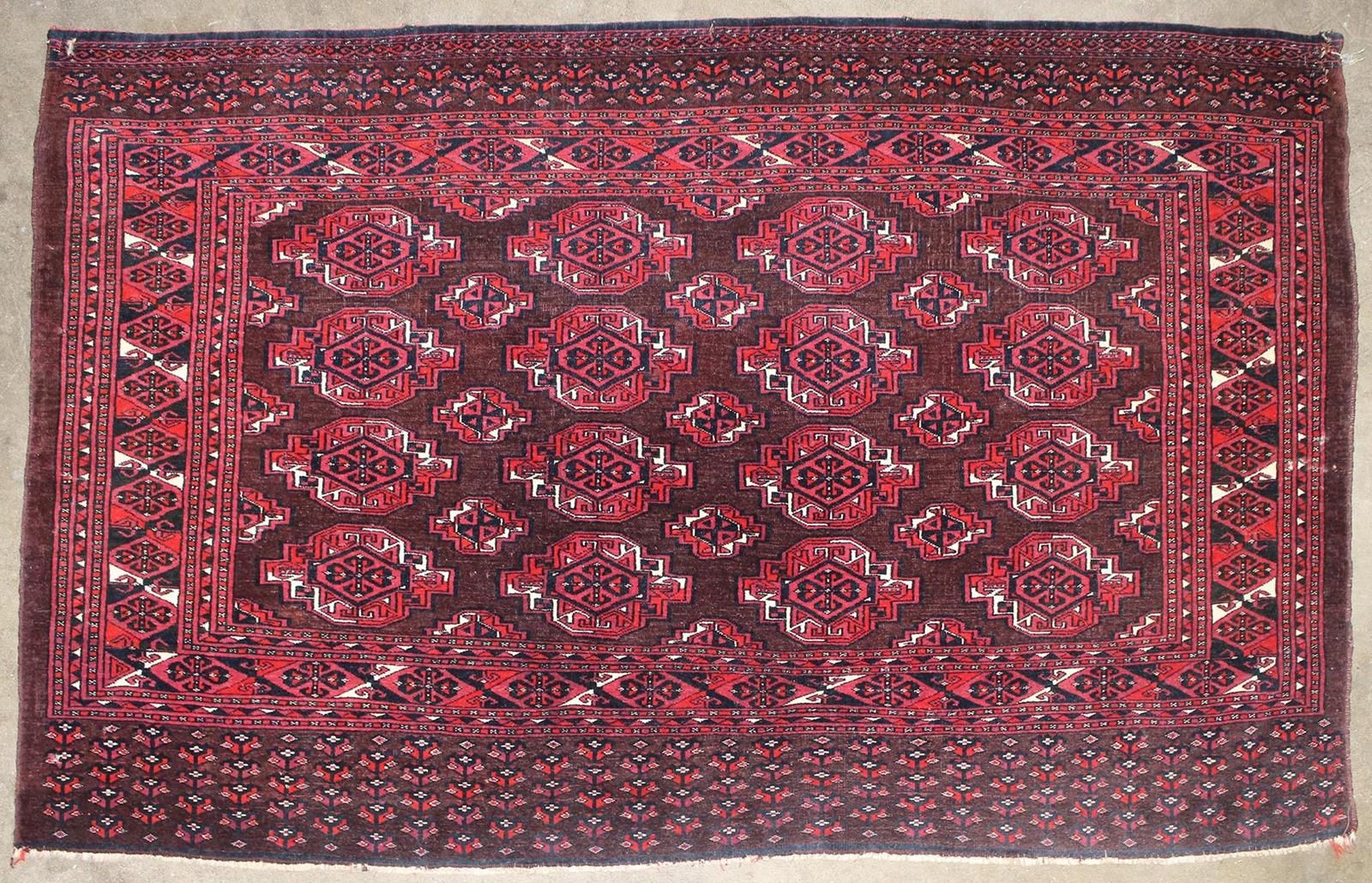 Buchara o. Bochara 和其他东方地毯。此外，还有6个不同尺寸的东方地毯，图案。尺寸和图案。还有一条具有民俗风情的葡萄牙毯子。部分是旧的。年龄的痕&hellip;