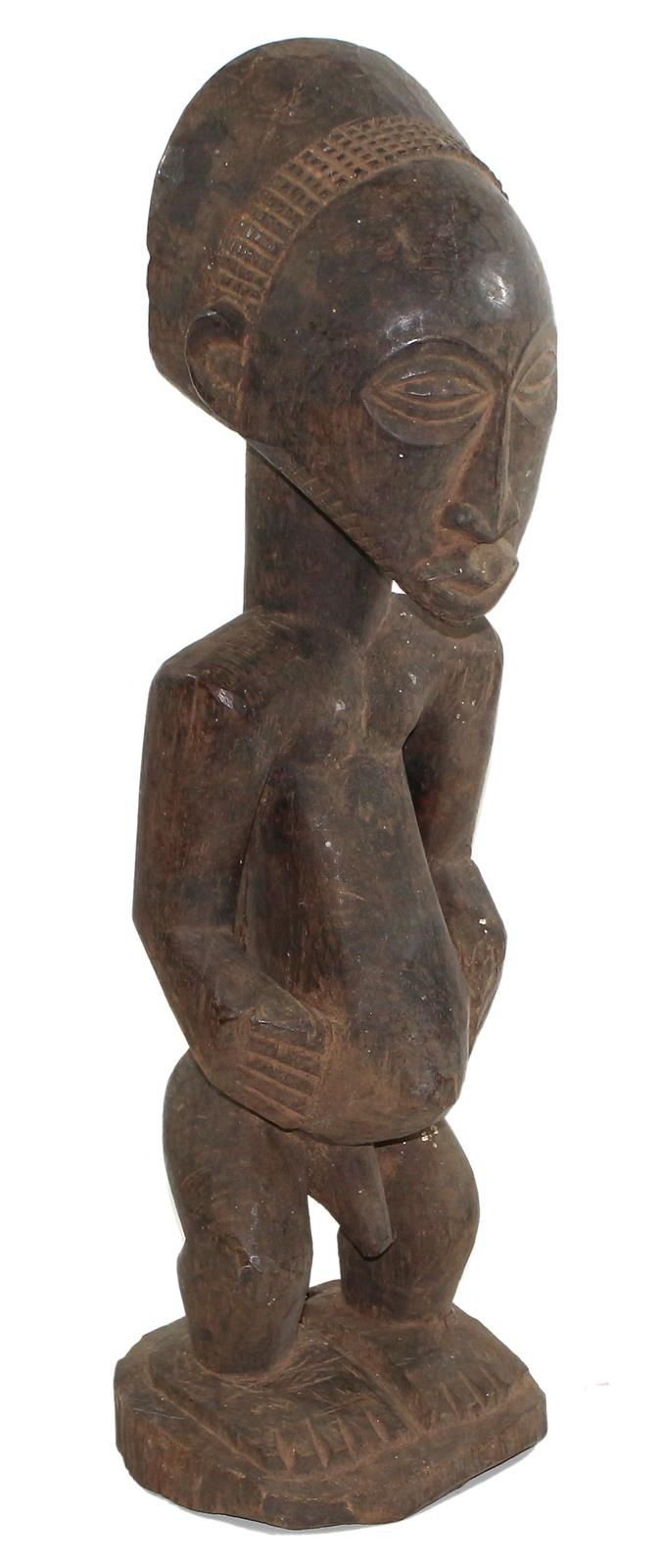 Hemba, D.R. Kongo. Figure d'ancêtre debout, coiffée d'un peigne. Bois à patine f&hellip;