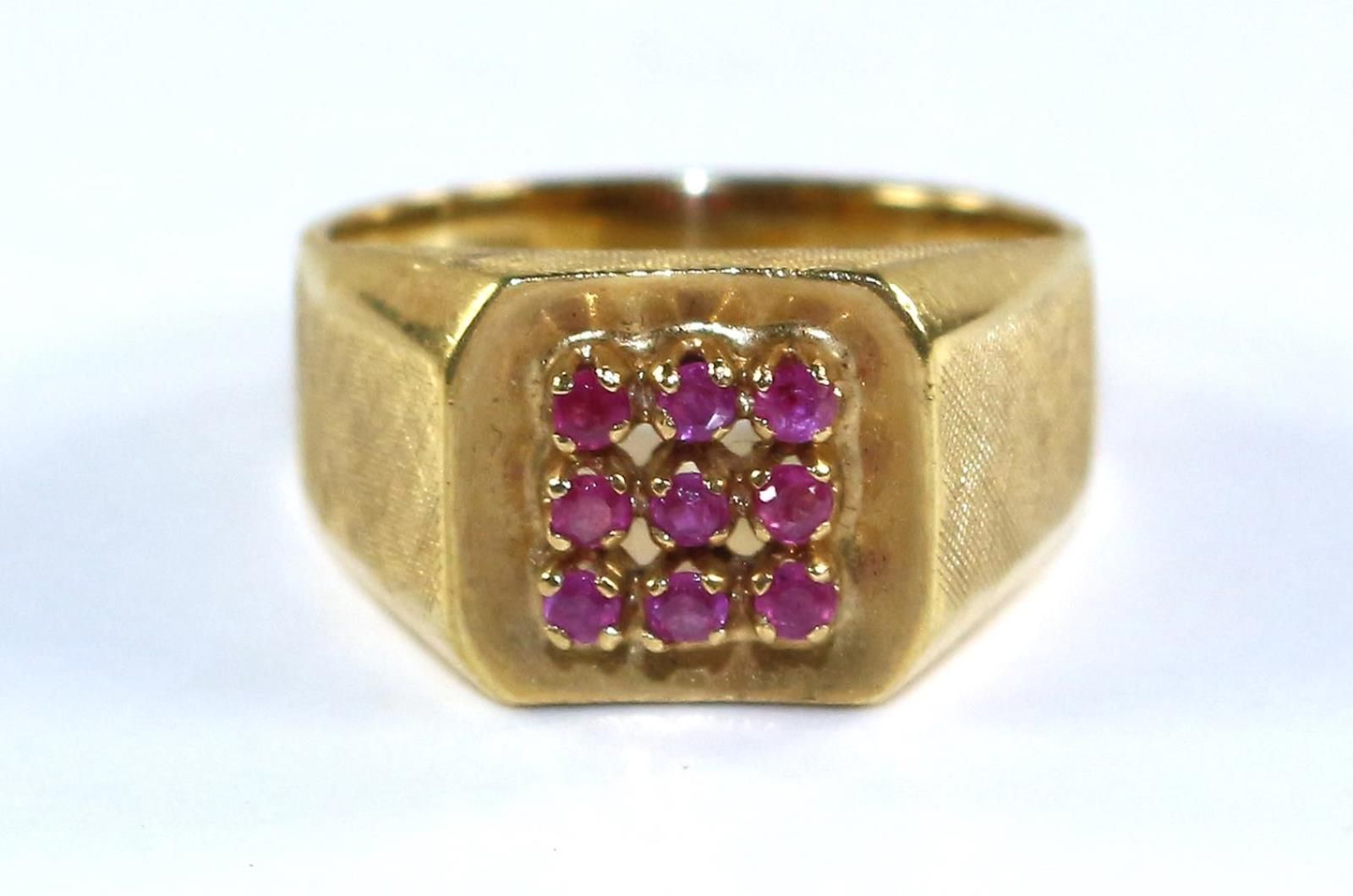 Allesandria 750 GG Rubinring. 意大利约1980年。 精心制作的珠宝商戒指，9颗小红宝石镶嵌在裂片中。印有750 237 AL, 1&hellip;
