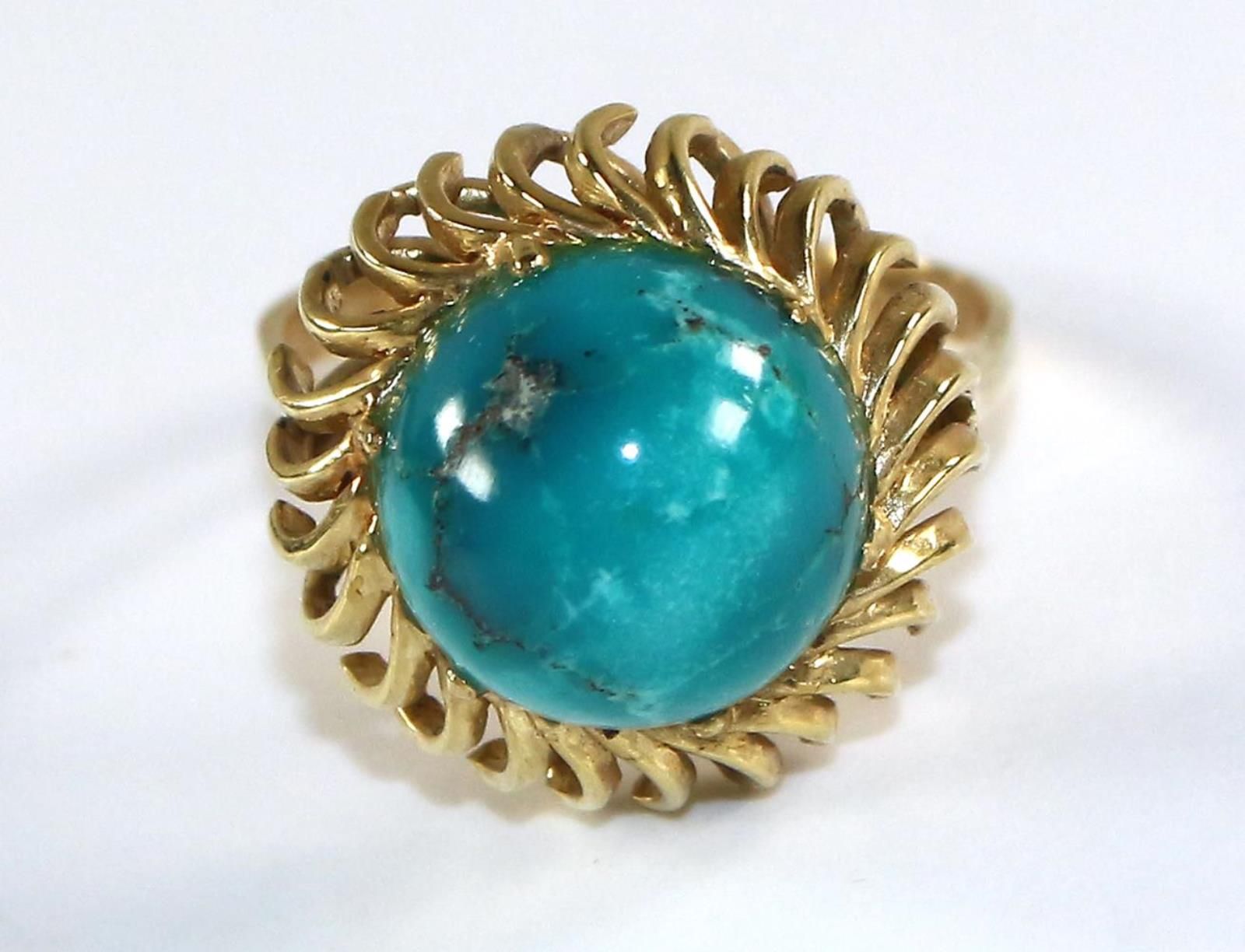 Türkisring 585 GG. Wavy curved ring head with round turquoise sabochon. Rg. 19. &hellip;