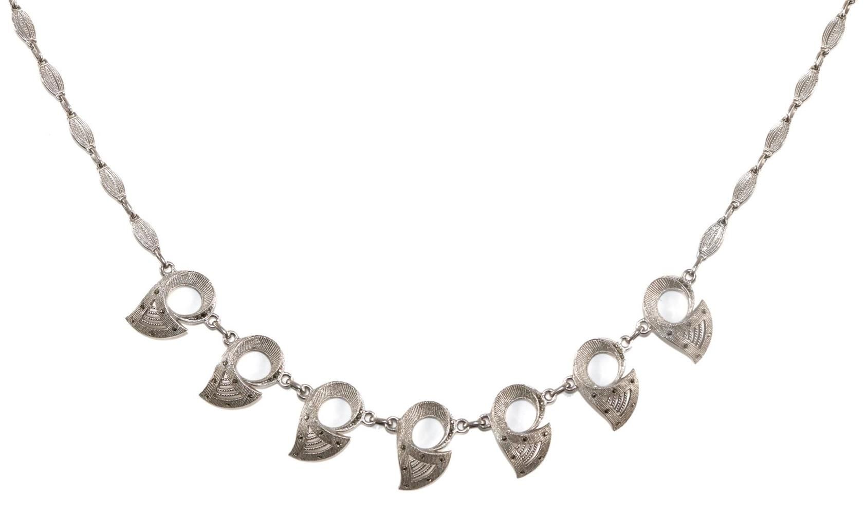 Collier um 1935/40 Theodor Fahrner银项链，带有蜗牛形状的元素和玛瑙装饰。原始销售标签。在这种几乎完美的条件下，非常罕见。TF &hellip;