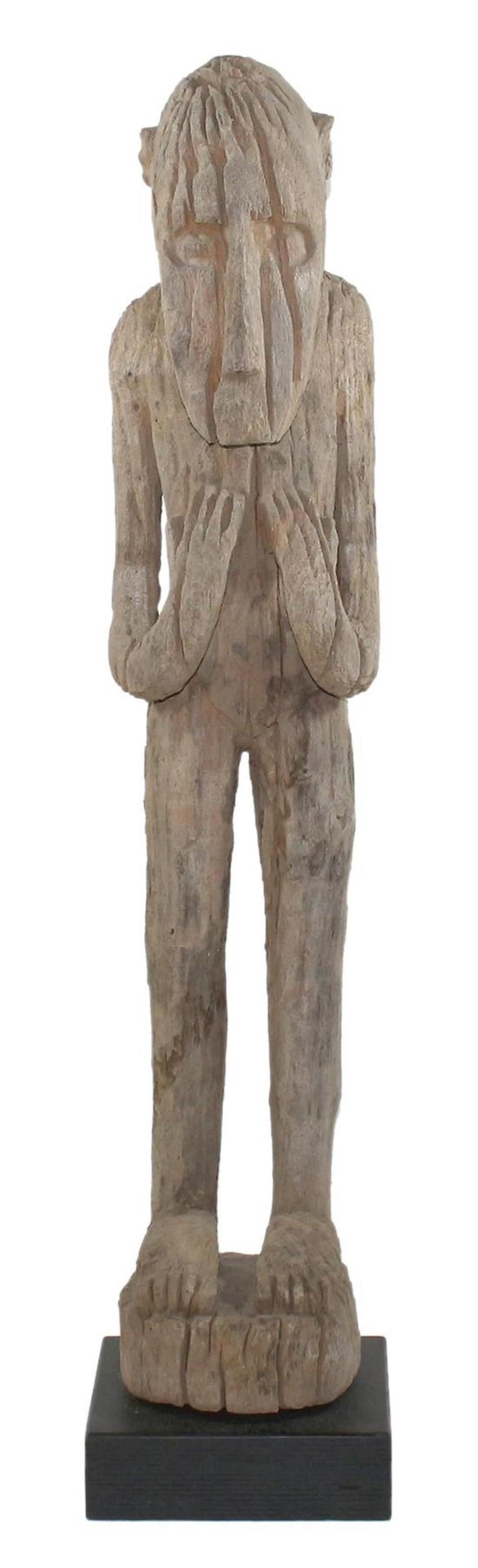 Neuguinea. Rare figurine ancienne, région du lac Sentani. Figure avec traces d'i&hellip;