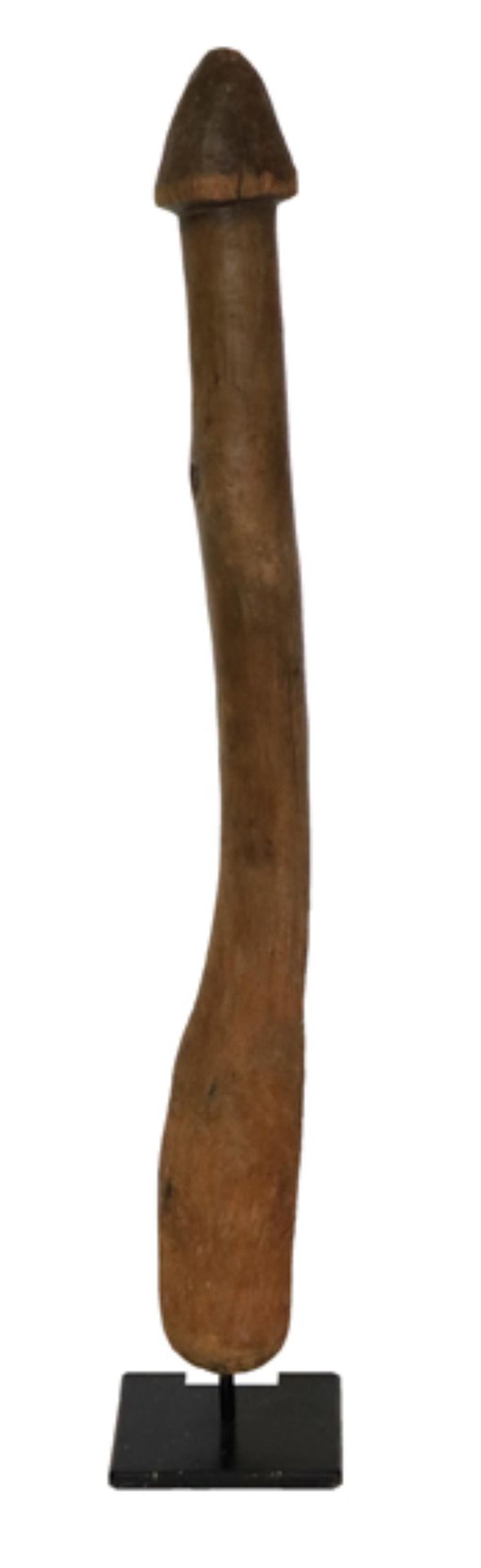 Senufo Elfenbeinküste. Hirsestampfer in Phallusform. H: ca. 72 cm. Altersspuren.&hellip;