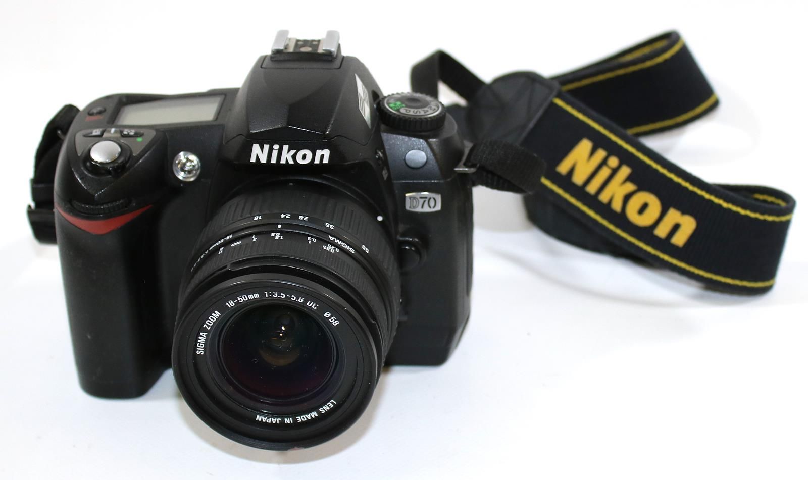 Nikon D 70 con objetivo Sigma 18-50 mm. 1:3.5-5.8 DC. - Con bolsas fotográficas,&hellip;