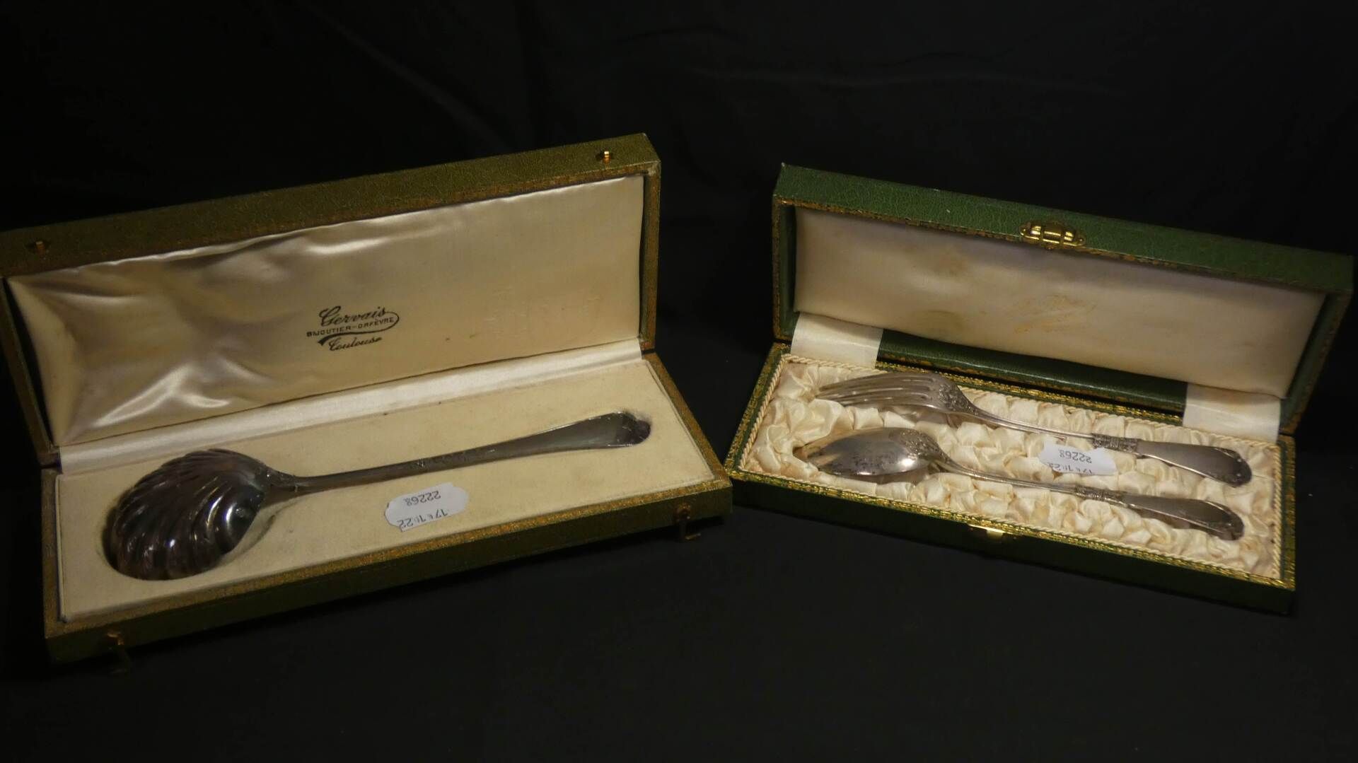 Null Two boxes containing a silver child's cutlery, Minerve hallmark for one and&hellip;