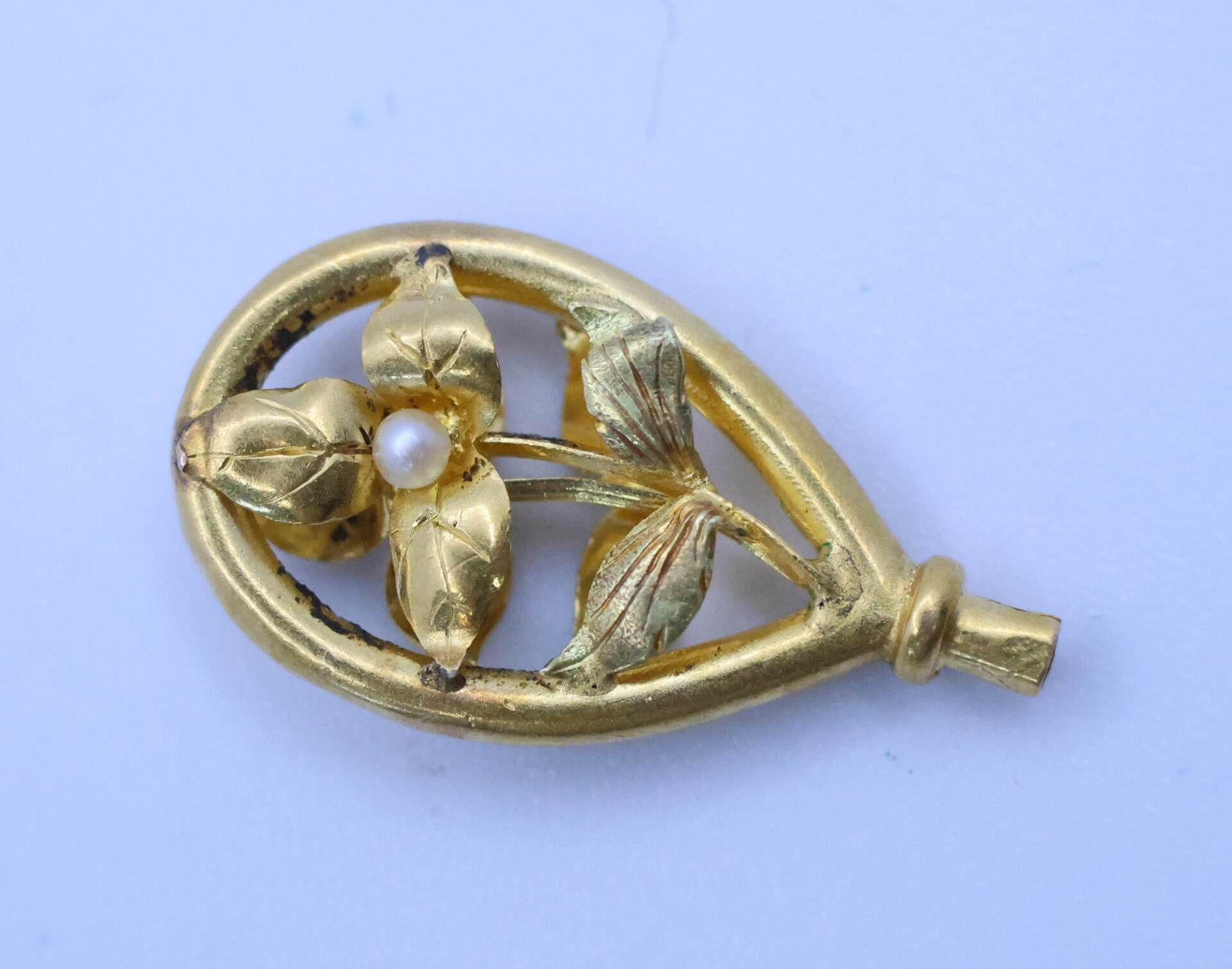 Null Clé de montre en or jaune (18Kt) à décor floral ajouré sertie d'une petite &hellip;