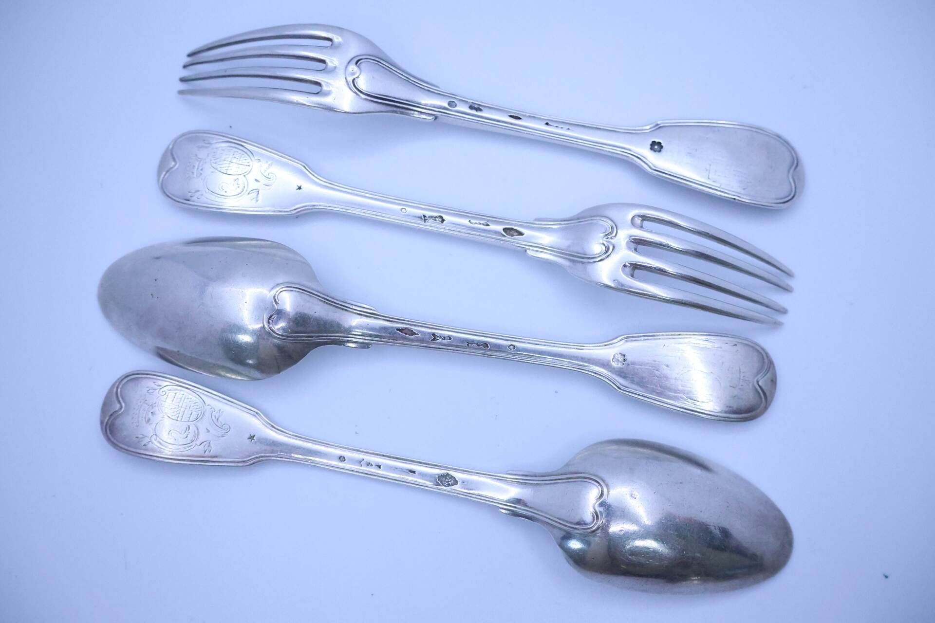 Null Two mismatched solid silver flatware sets. Two spoons and one fork hallmark&hellip;